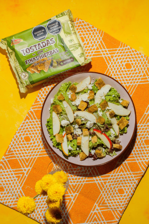 Tostada con finas hierbas