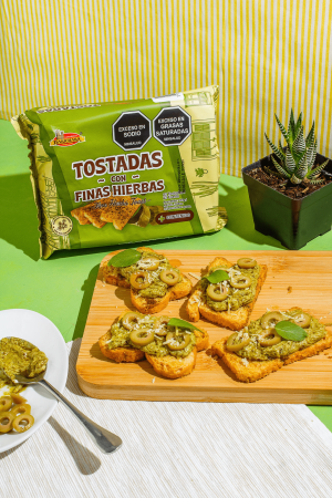 Tostada con finas hierbas